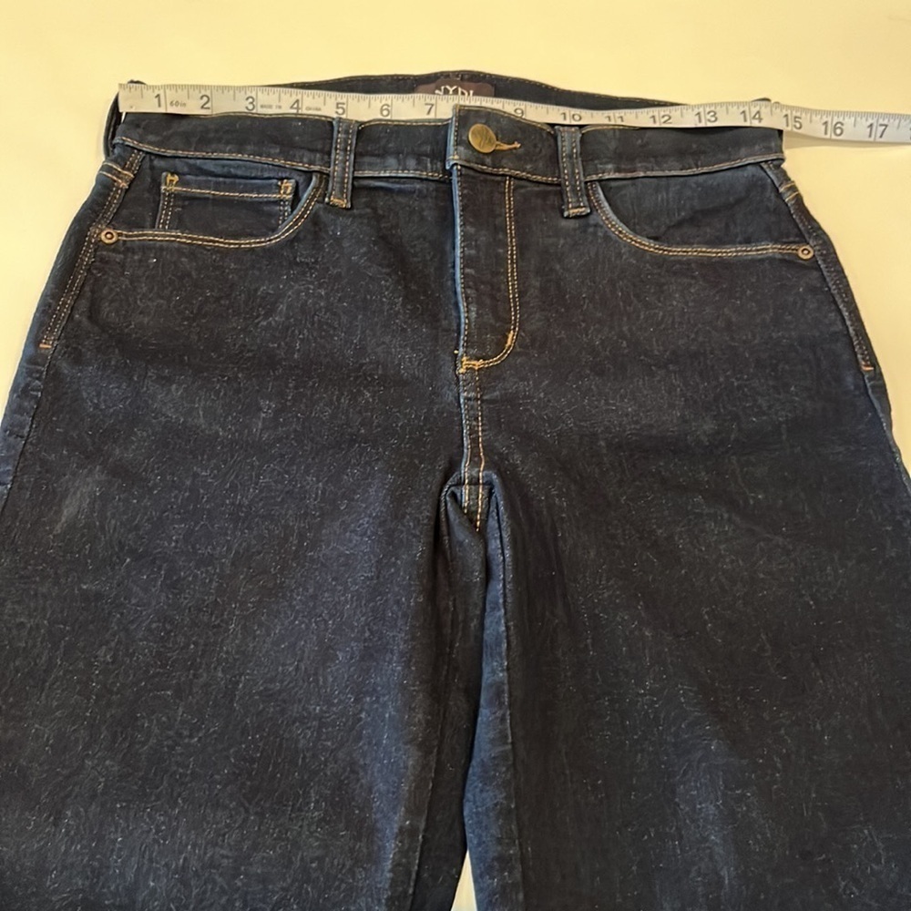 NYDJ Briella Short Size 6-SOLD - Picture 4 of 16